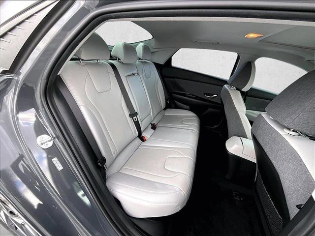 Used 2023 Hyundai Elantra Limited image 29