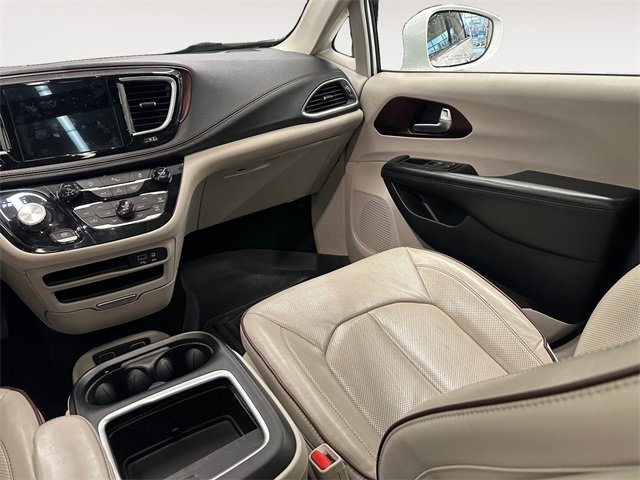 Used 2020 Chrysler Pacifica Limited image 11
