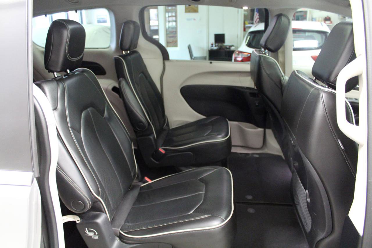 Used 2022 Chrysler Pacifica Limited image 31