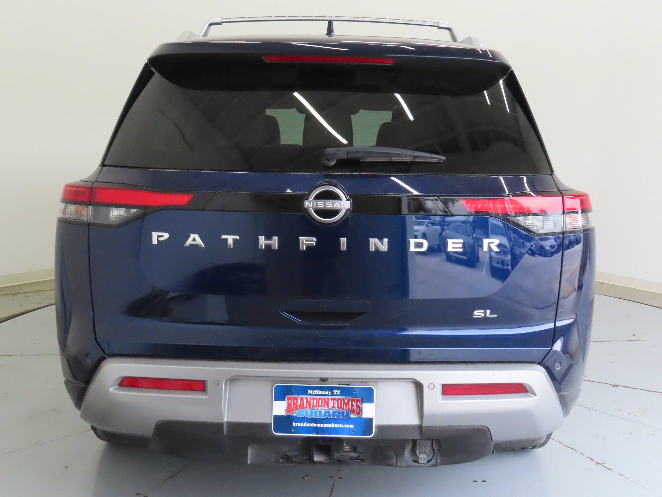 Used 2023 Nissan Pathfinder SL w/ SL Premium Package FWD image 4