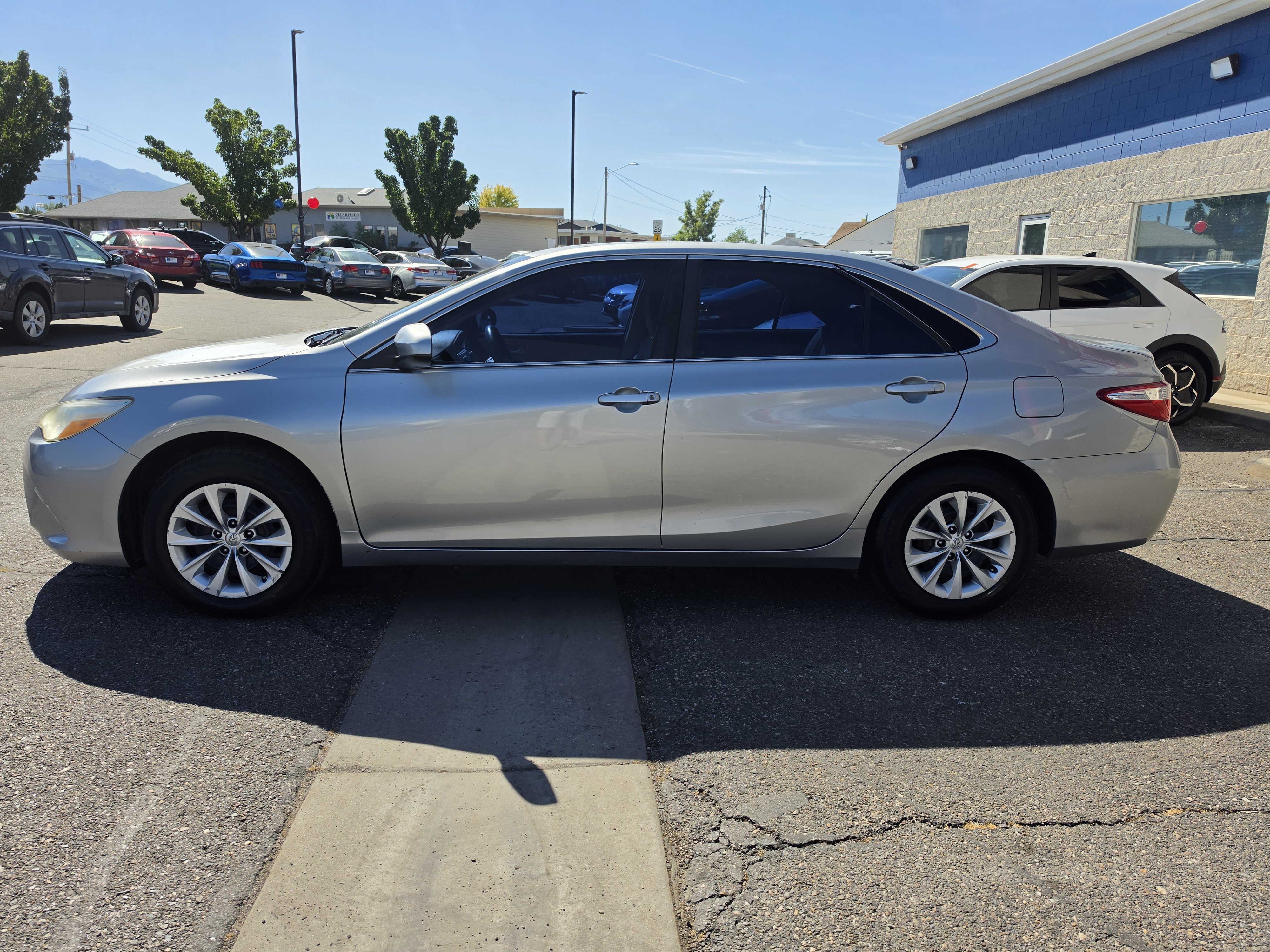 Used 2017 Toyota Camry LE FWD image 4