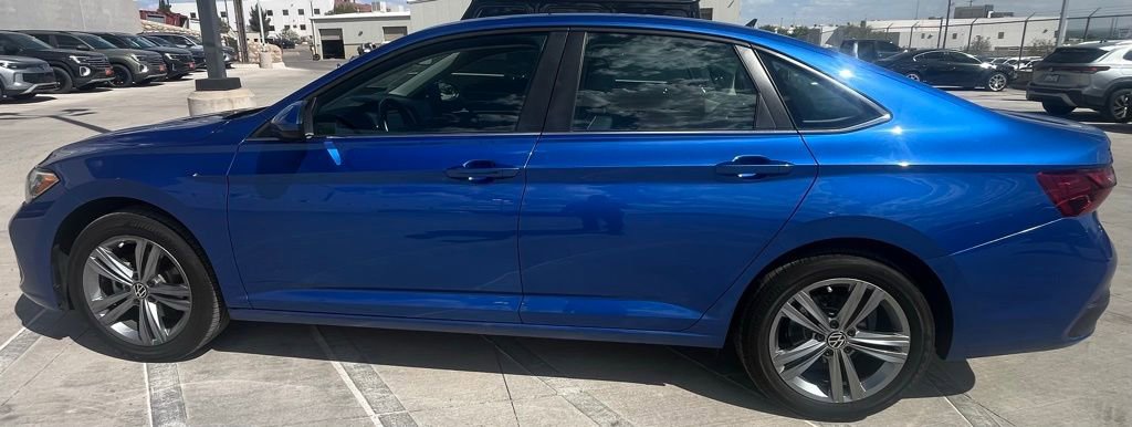 Certified 2024 Volkswagen Jetta SE image 3