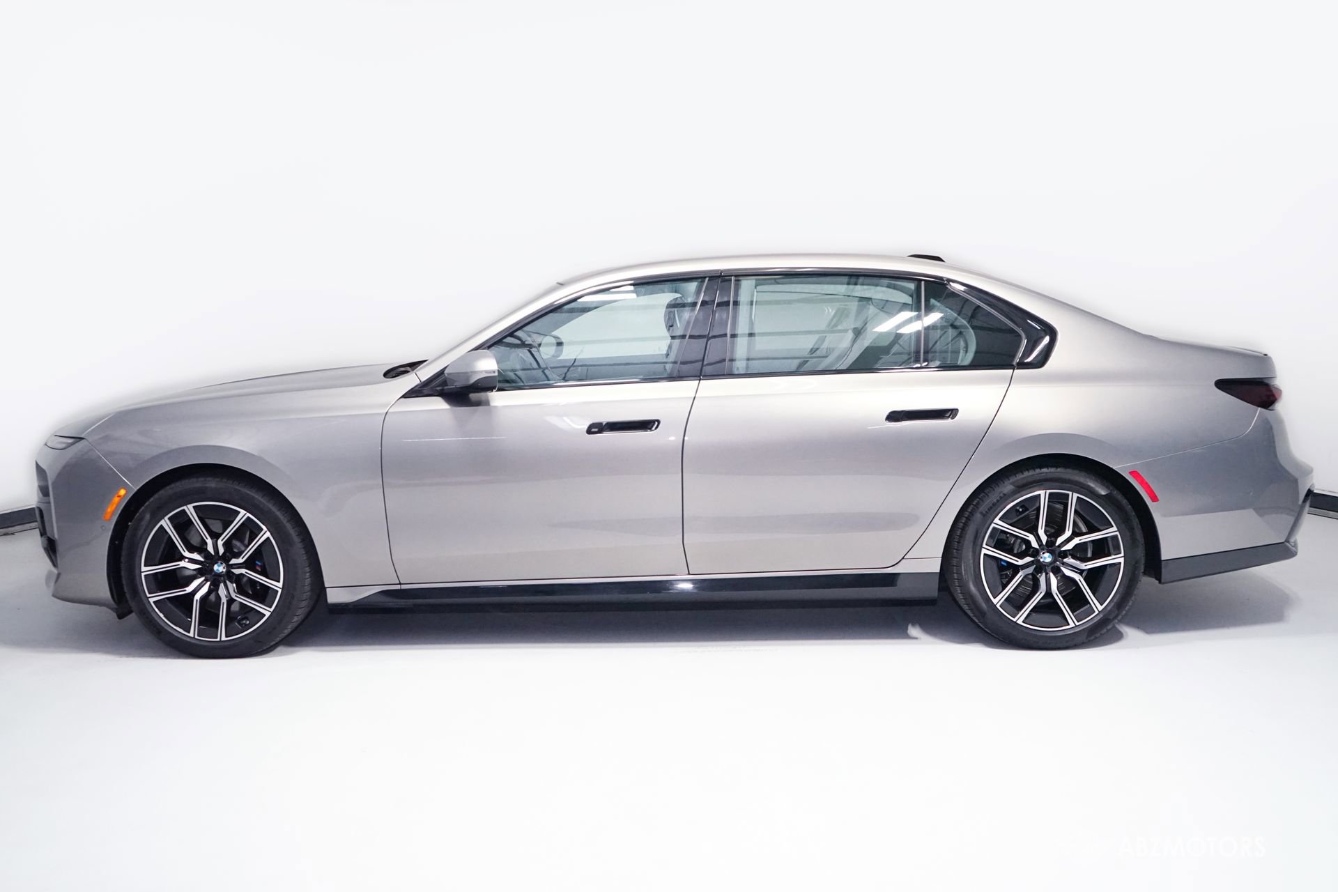 Used 2025 BMW 740i RWD image 5