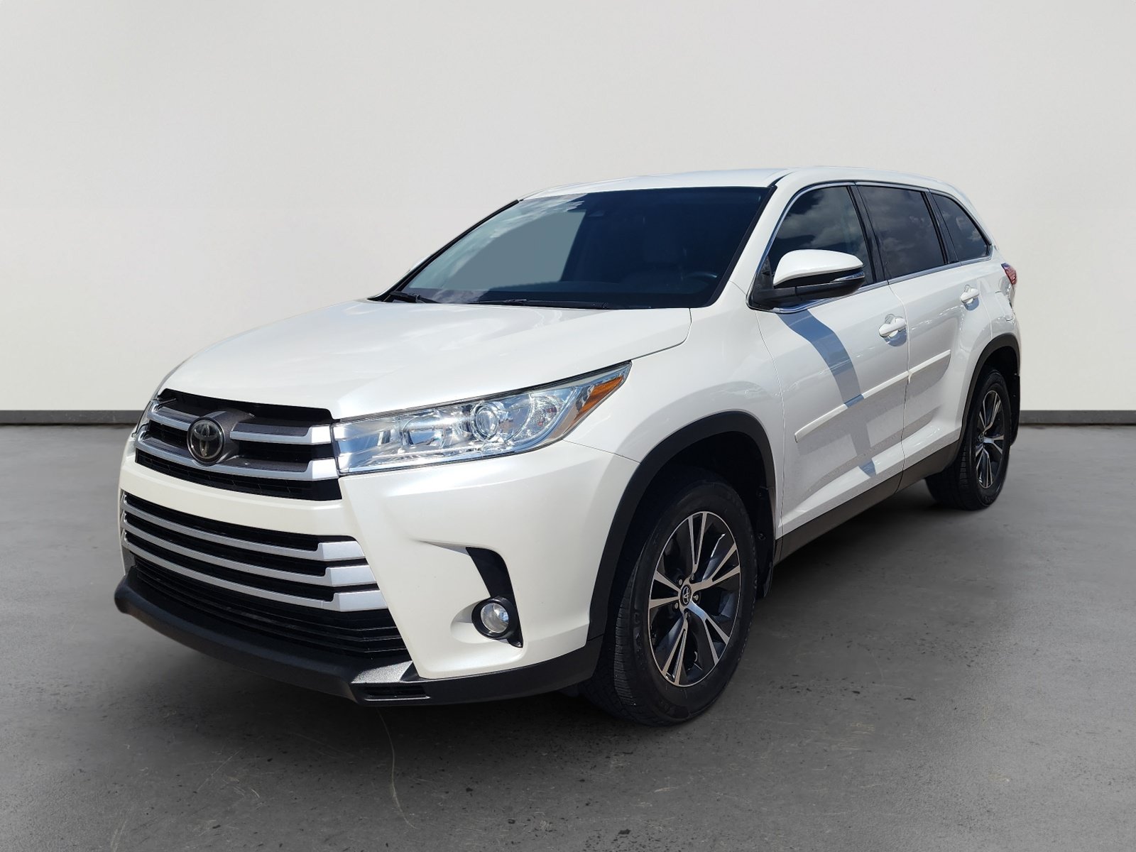 Used 2019 Toyota Highlander Plus AWD/4WD video 1