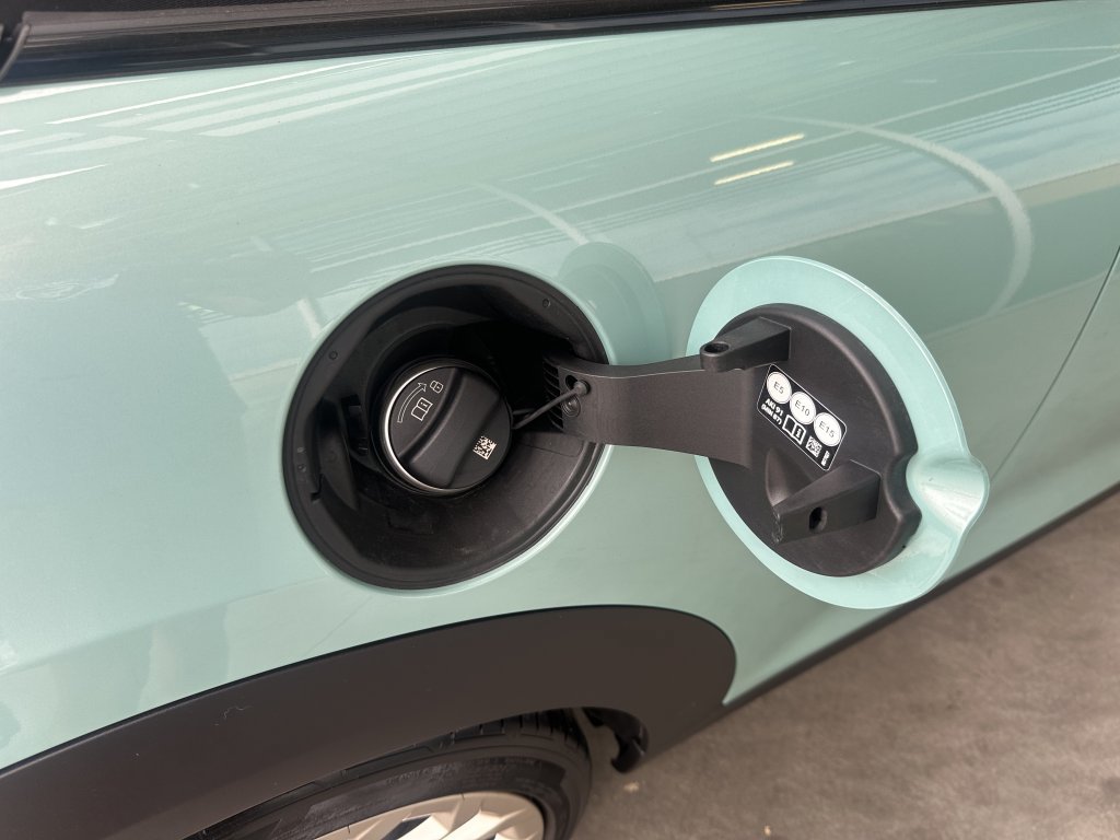 Used 2025 MINI Cooper S FWD image 31