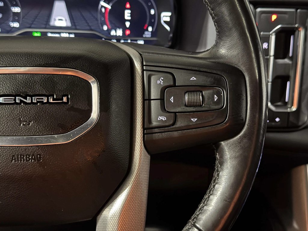 Used 2022 GMC Yukon XL Denali AWD/4WD image 15