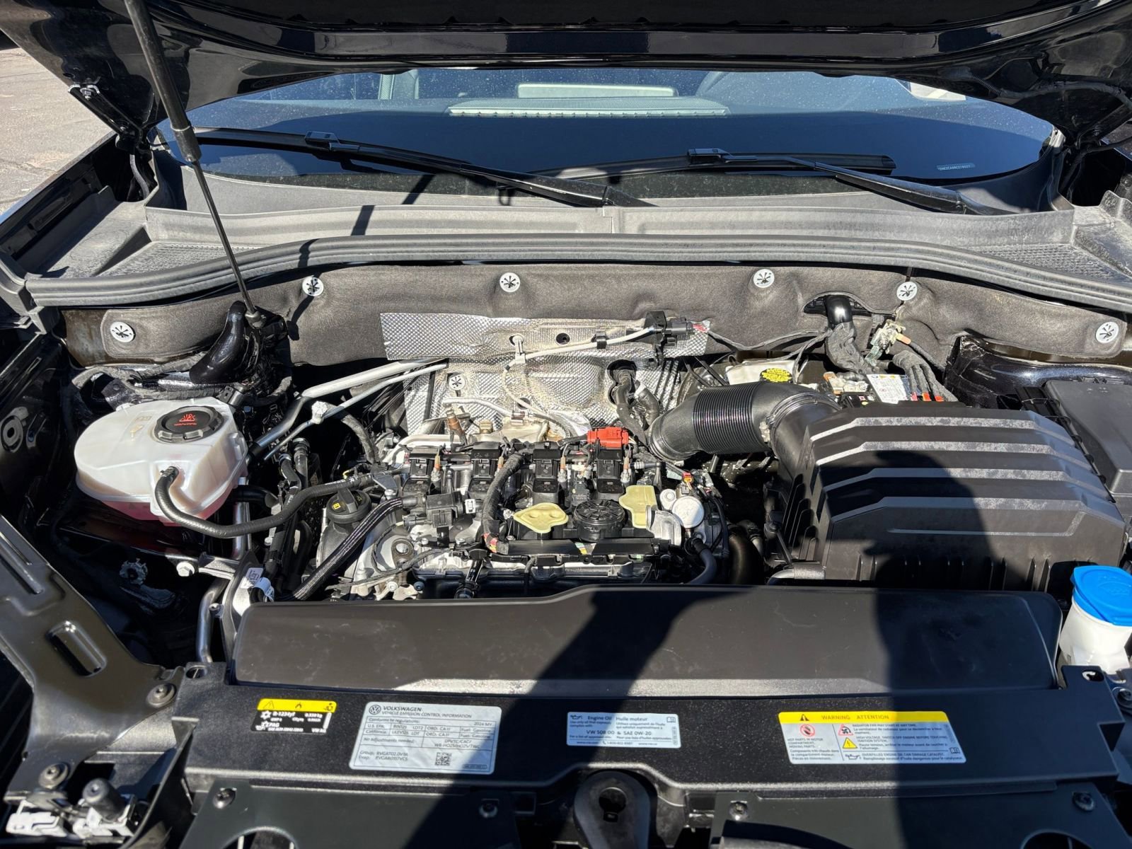 Used 2024 Volkswagen Atlas Cross Sport SE image 32