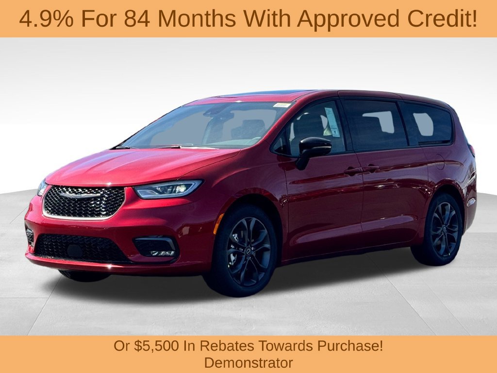 New 2026 Chrysler Pacifica Select FWD image 3