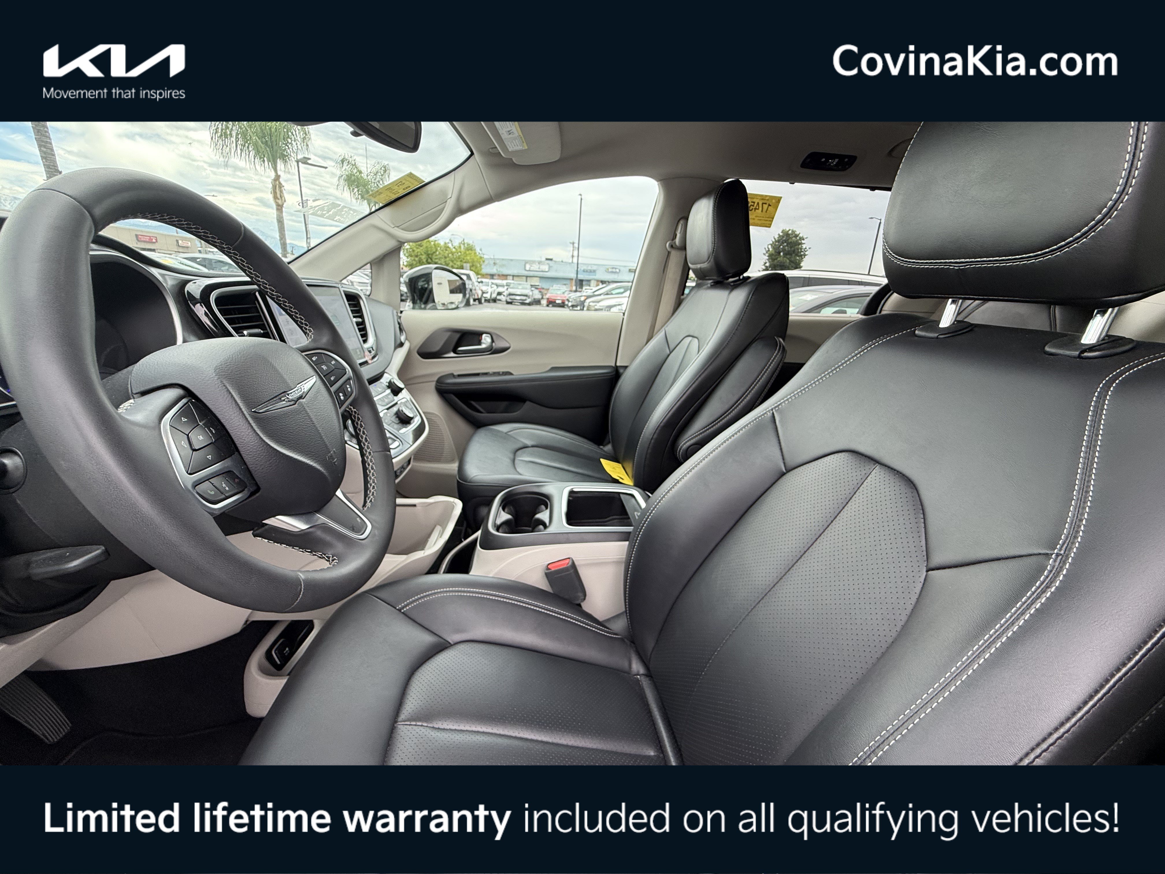 Used 2024 Chrysler Pacifica Touring-L FWD image 11