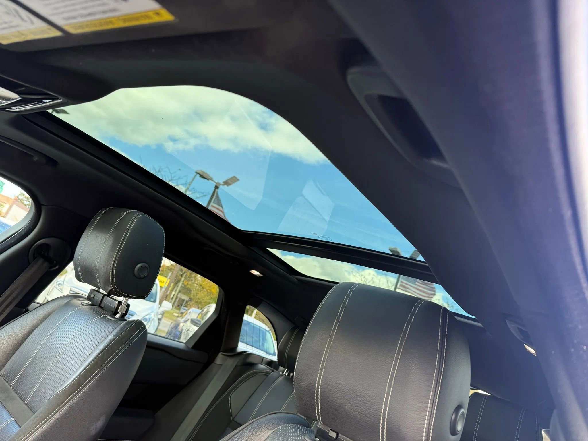 Used 2018 Land Rover Range Rover Velar R-Dynamic SE image 22