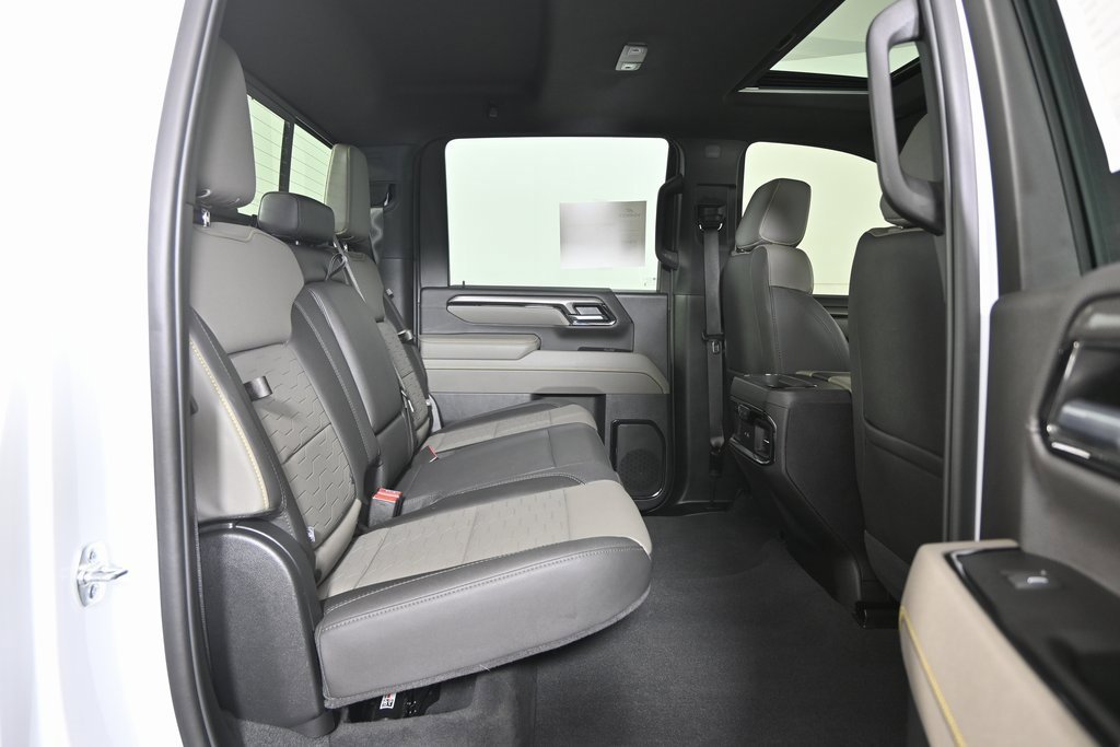 Used 2025 Chevrolet Silverado 2500 ZR2 w/ Technology Package image 16