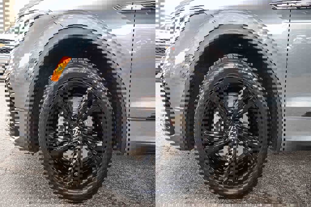 Used 2023 Volkswagen Tiguan SE R-Line image 11