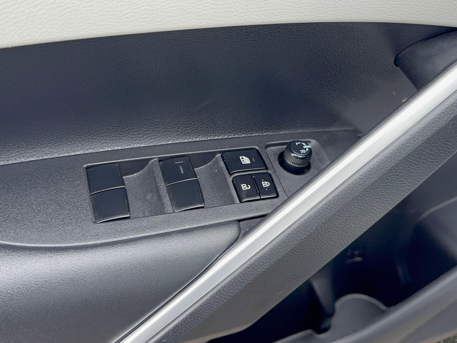 Used 2024 Toyota Corolla Cross L image 18