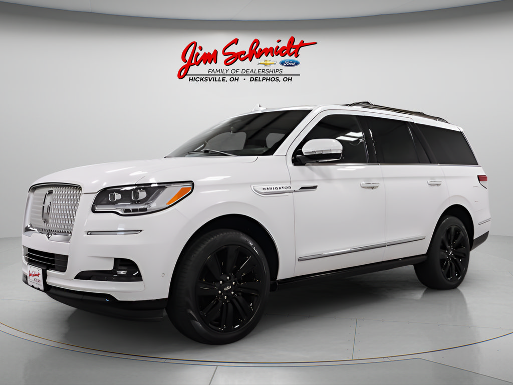 Used 2023 Lincoln Navigator Reserve AWD/4WD image 3