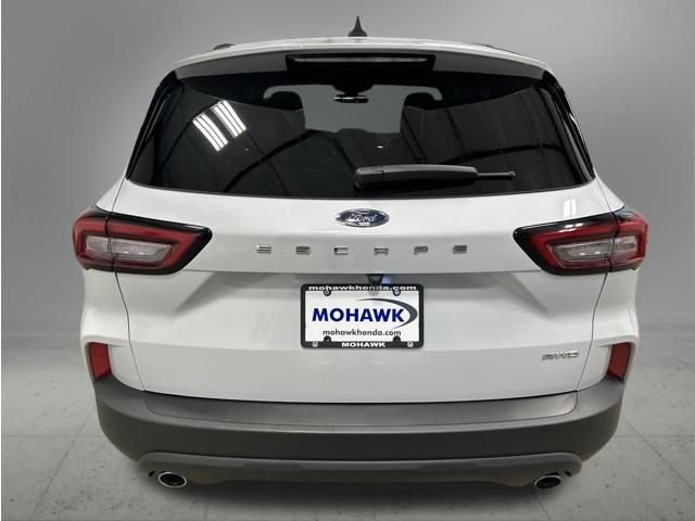 Used 2025 Ford Escape ST-Line Select AWD/4WD image 4