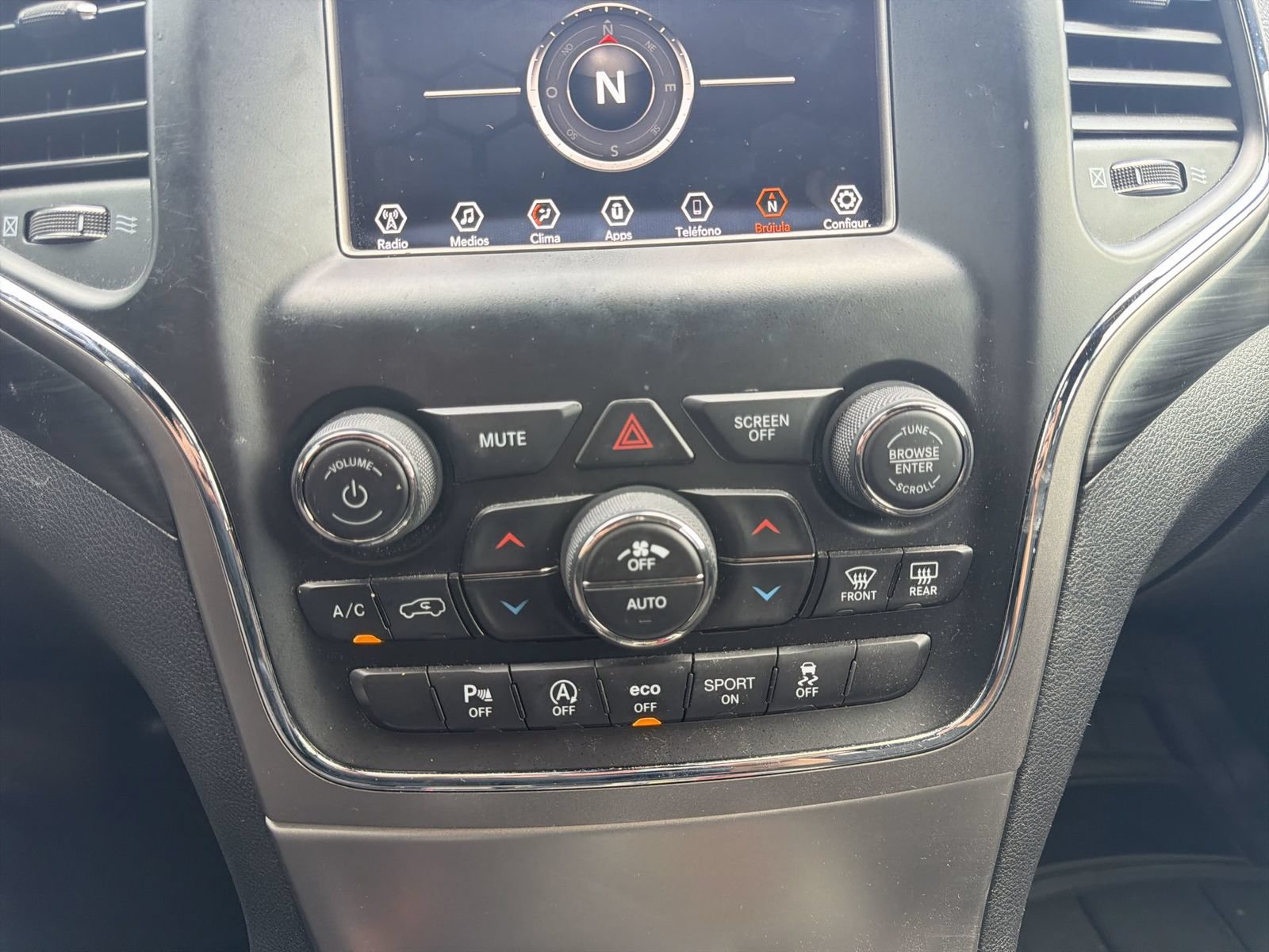 Used 2019 Jeep Grand Cherokee Laredo AWD/4WD image 19