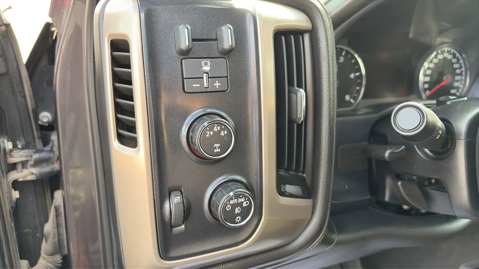 Used 2015 GMC Sierra 2500 Denali w/ Duramax Plus Package image 13