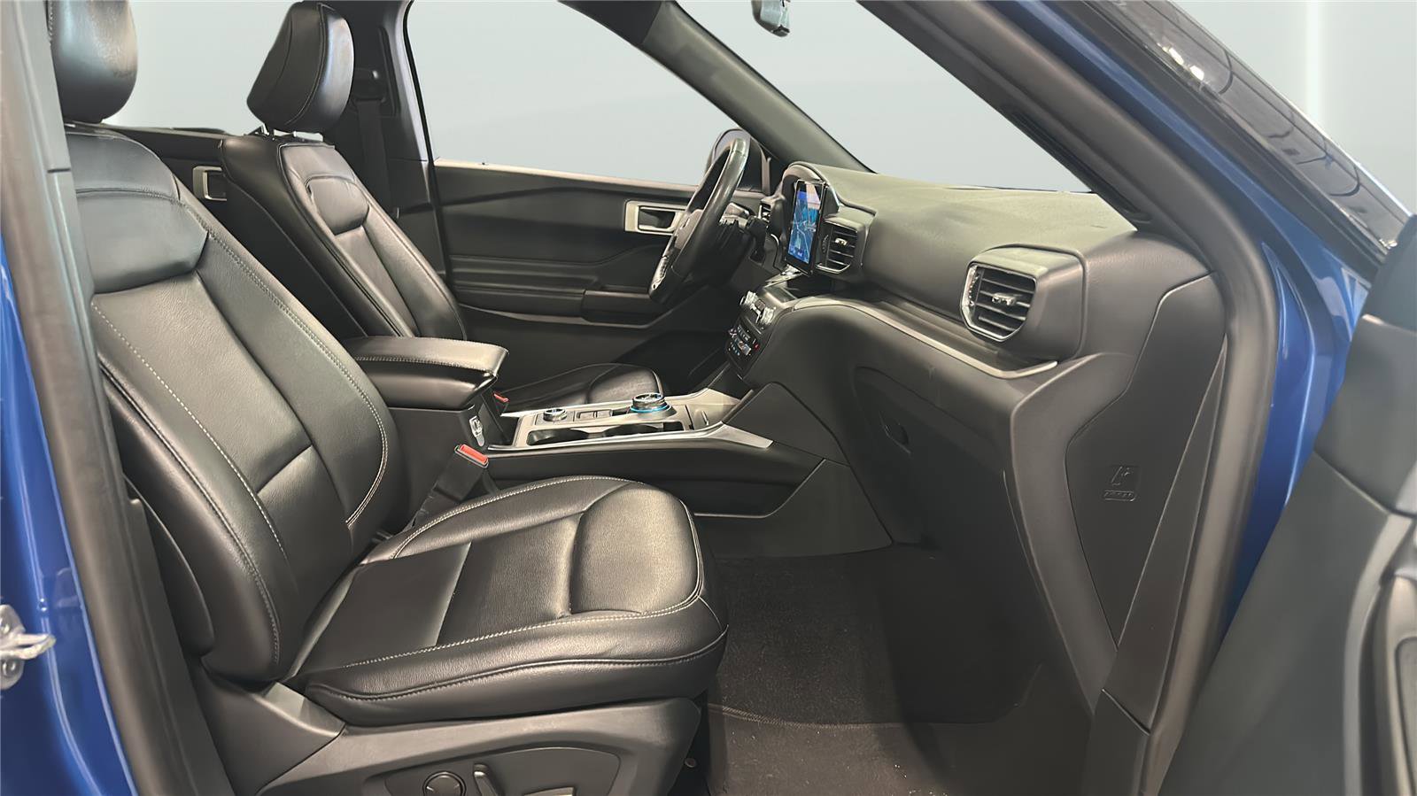 Used 2020 Ford Explorer XLT w/ Equipment Group 202A image 14