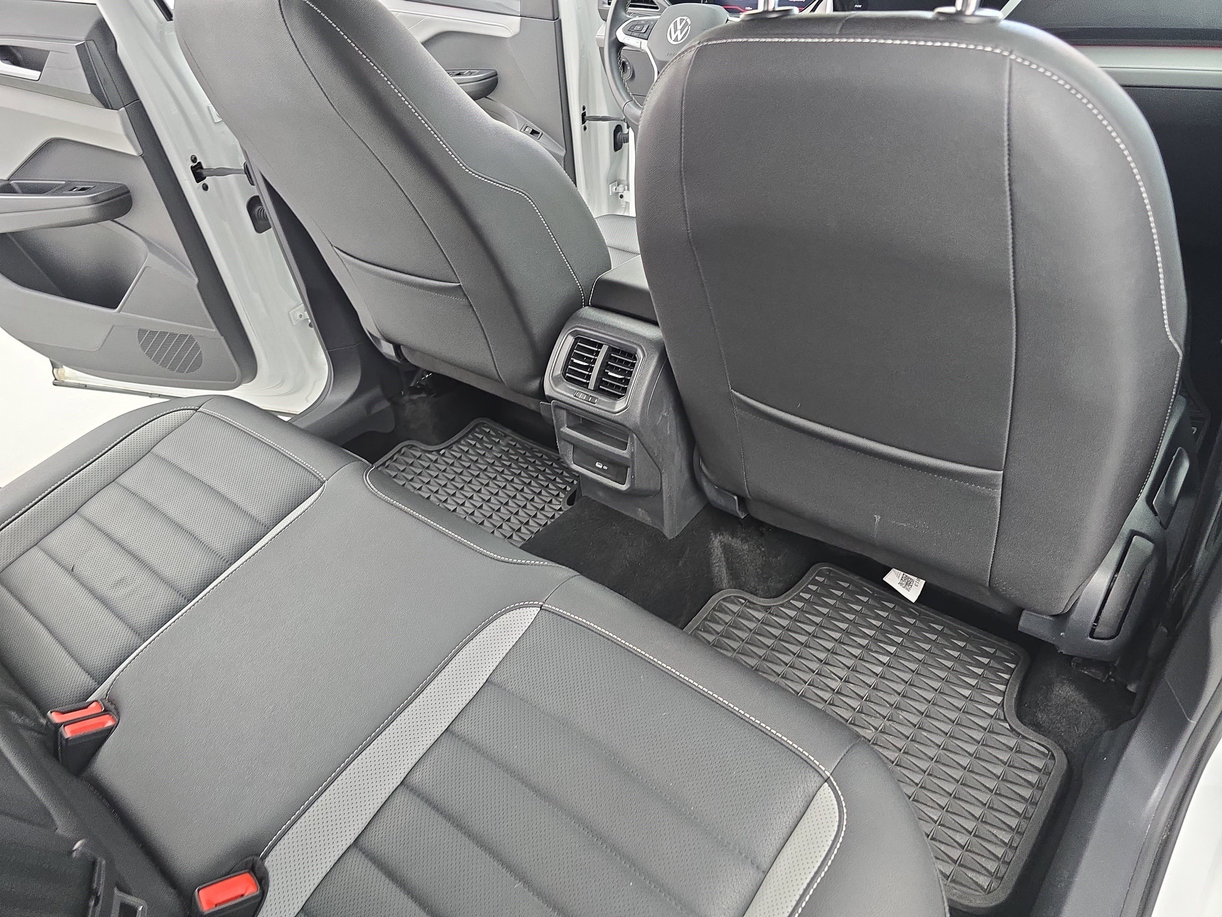 Used 2024 Volkswagen Taos SEL image 11