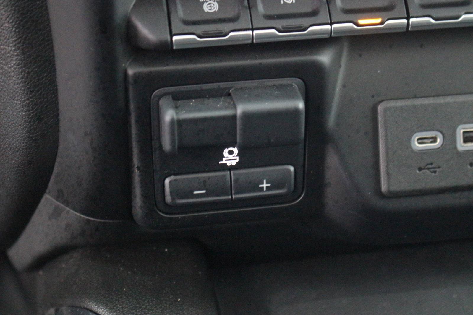 Used 2023 GMC Sierra 3500 Denali image 28