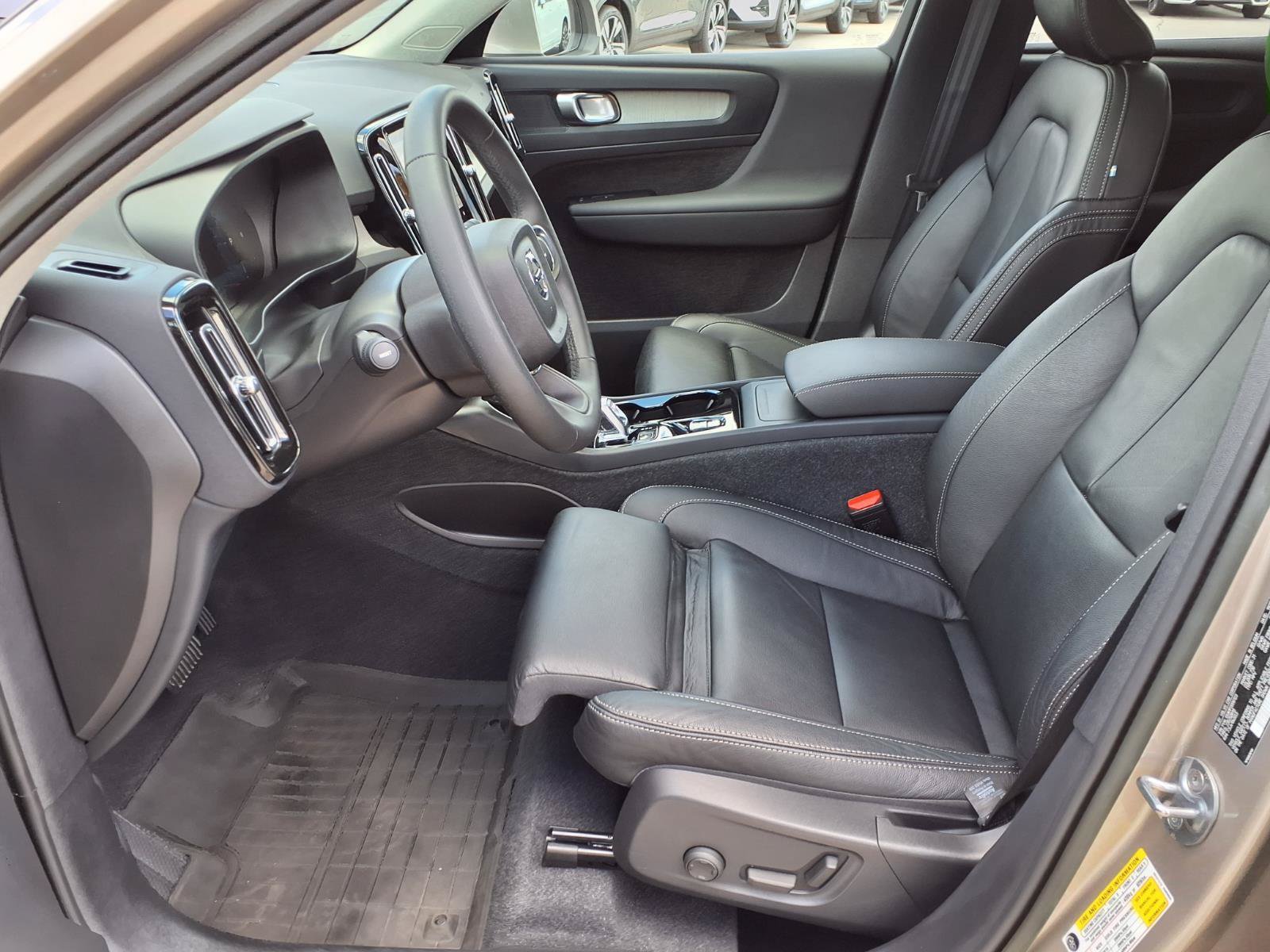Certified 2023 Volvo XC40 B5 Plus w/ Driver Assist Package AWD/4WD image 22