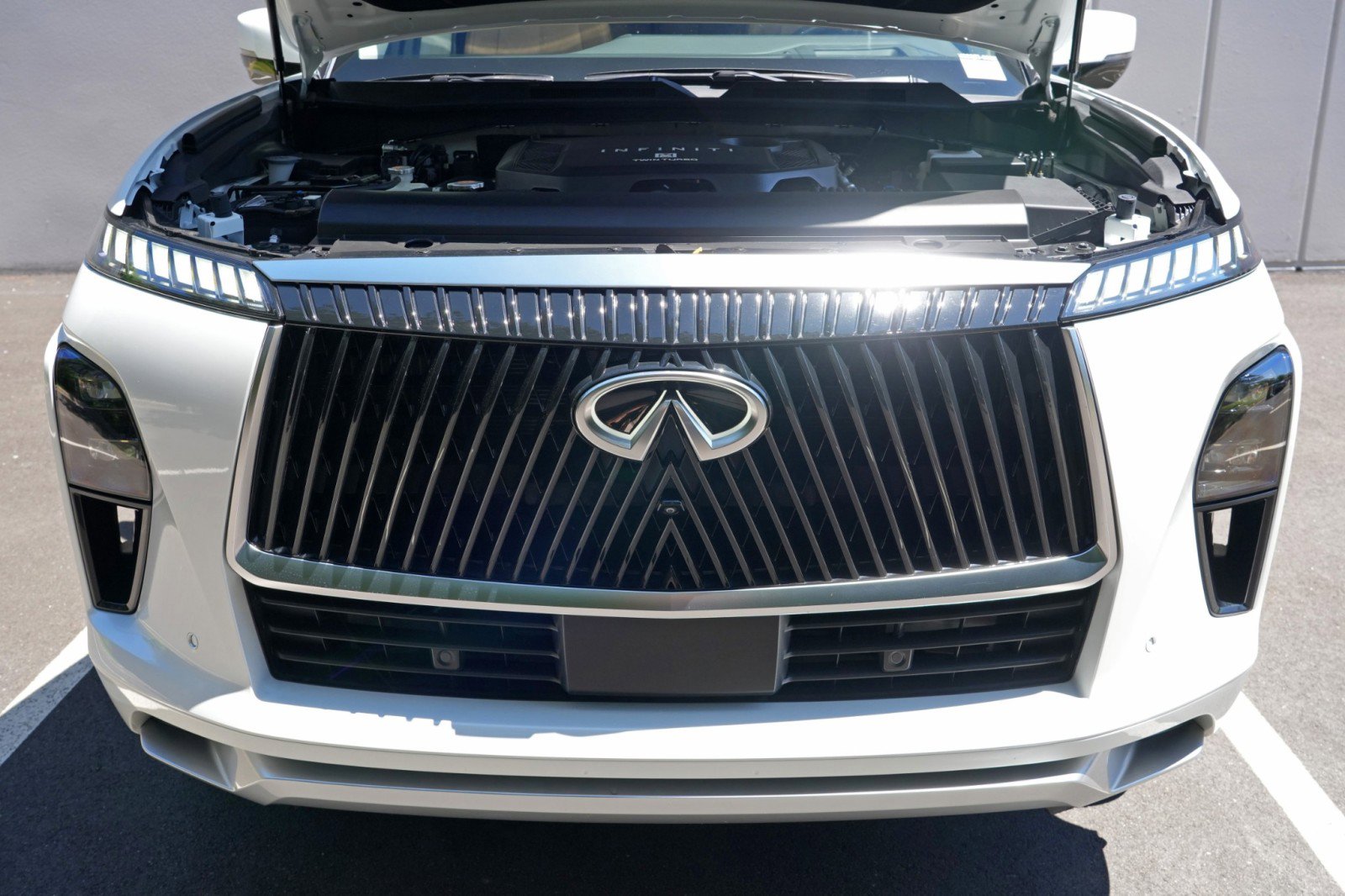 Used 2025 INFINITI QX80 Sensory w/ Premium Cargo Package AWD/4WD image 8