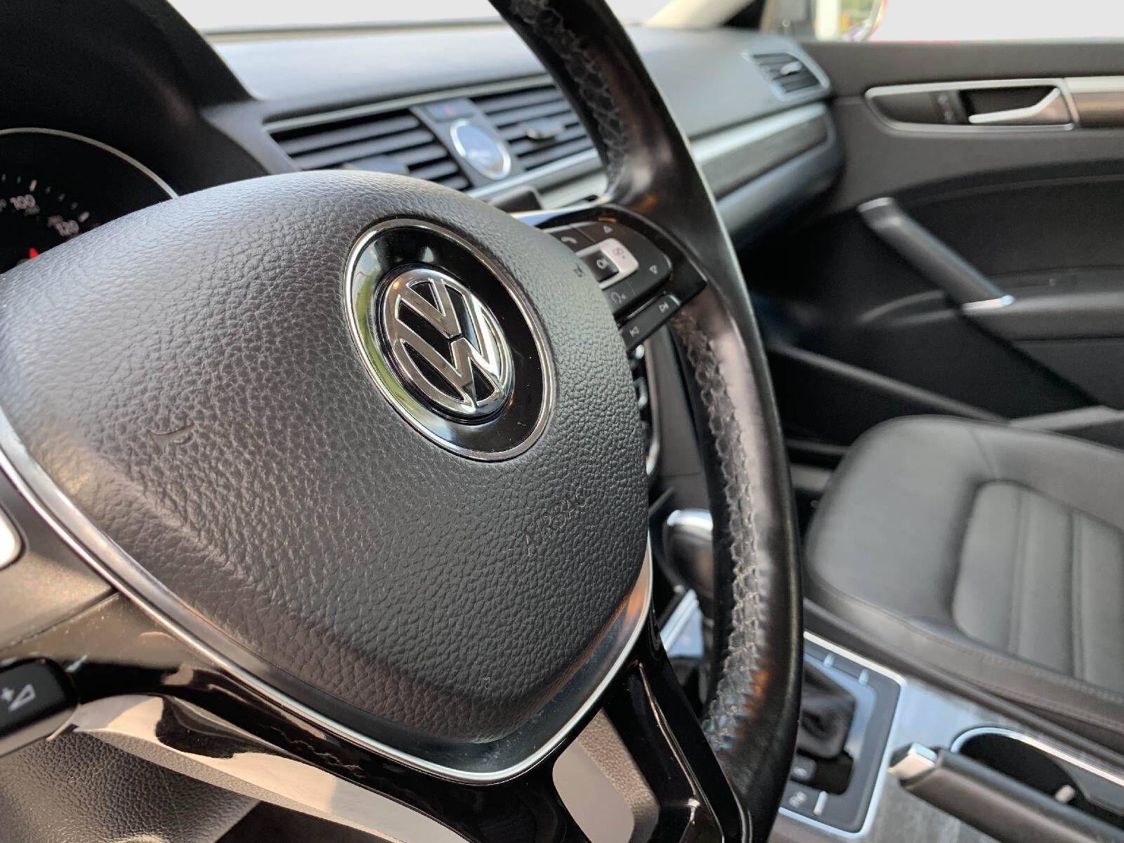 Used 2017 Volkswagen Passat 1.8T SEL Premium FWD image 40