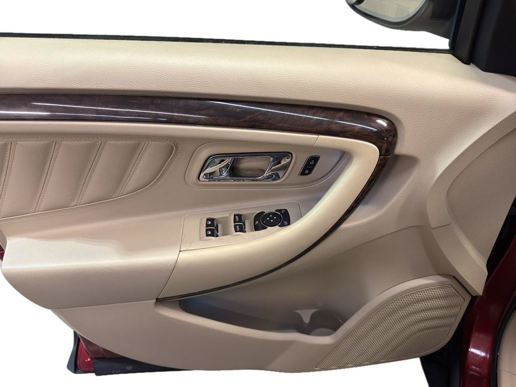 Used 2018 Ford Taurus Limited AWD/4WD image 15