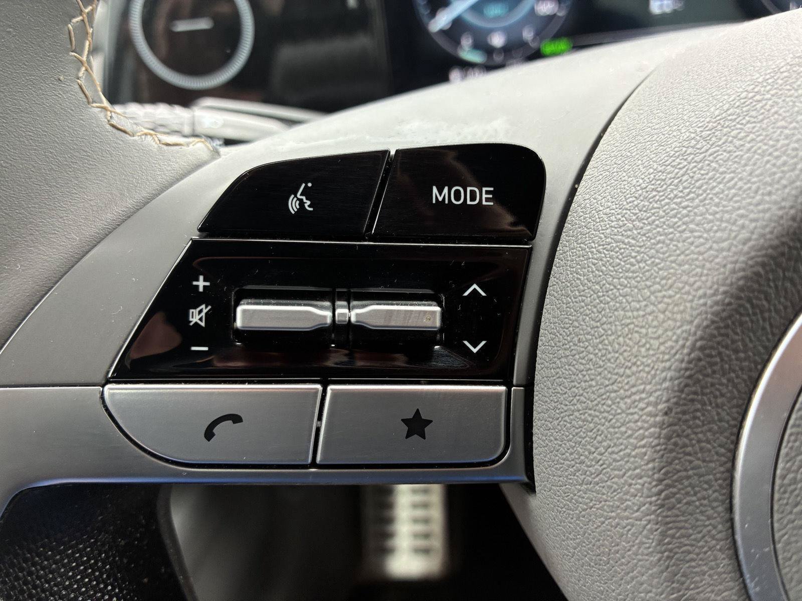 Used 2025 Hyundai Elantra SEL FWD image 14