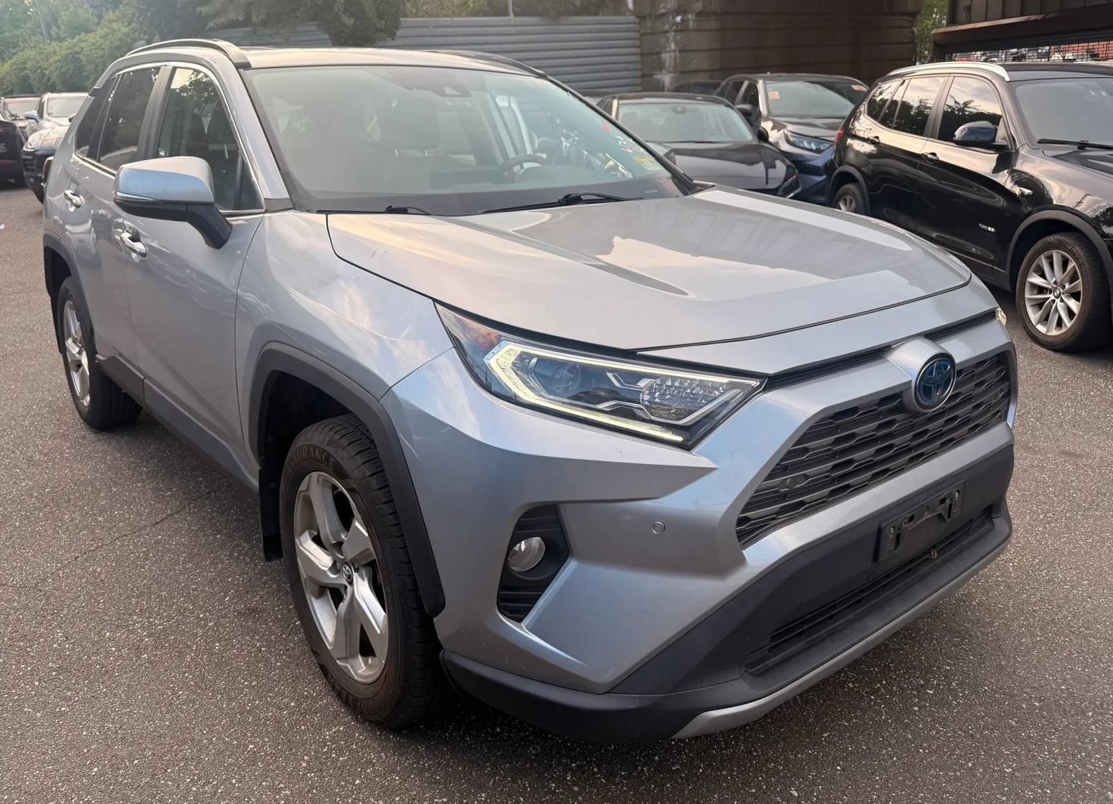 Used 2019 Toyota RAV4 Limited AWD/4WD image 3