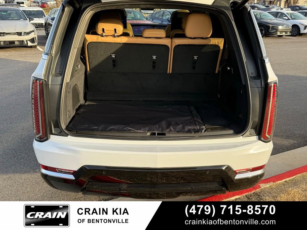 Used 2026 Cadillac Escalade IQL Luxury image 36