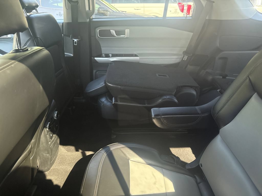 Used 2024 Ford Explorer XLT w/ Equipment Group 202A AWD/4WD image 10