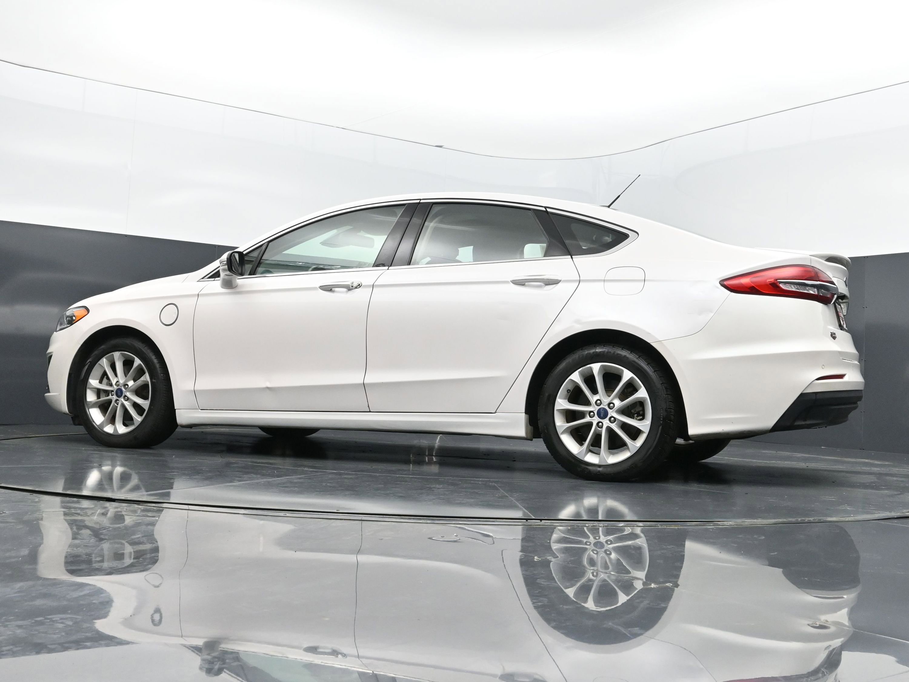 Used 2020 Ford Fusion Energi Titanium FWD image 37