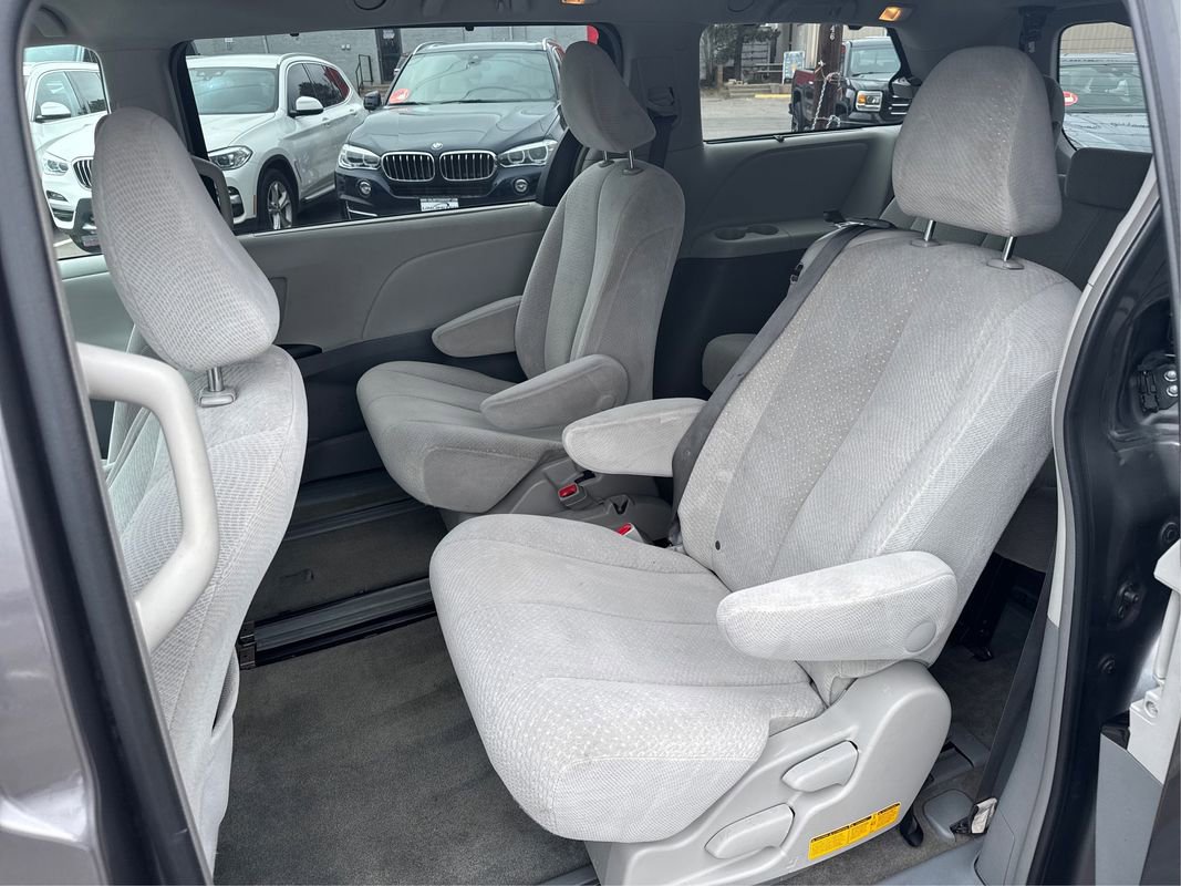 Used 2014 Toyota Sienna LE image 11