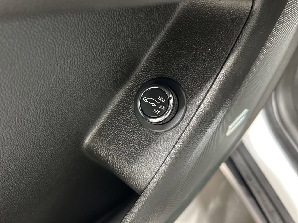 Used 2023 Chevrolet Traverse RS image 17