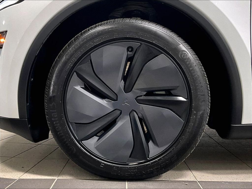 Used 2026 Tesla Model Y AWD image 7