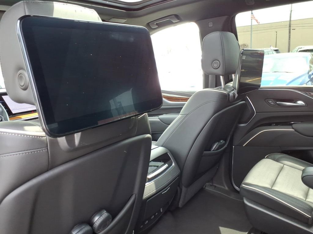 Used 2021 Cadillac Escalade Premium Luxury w/ LPO, Illumination Package AWD/4WD image 14