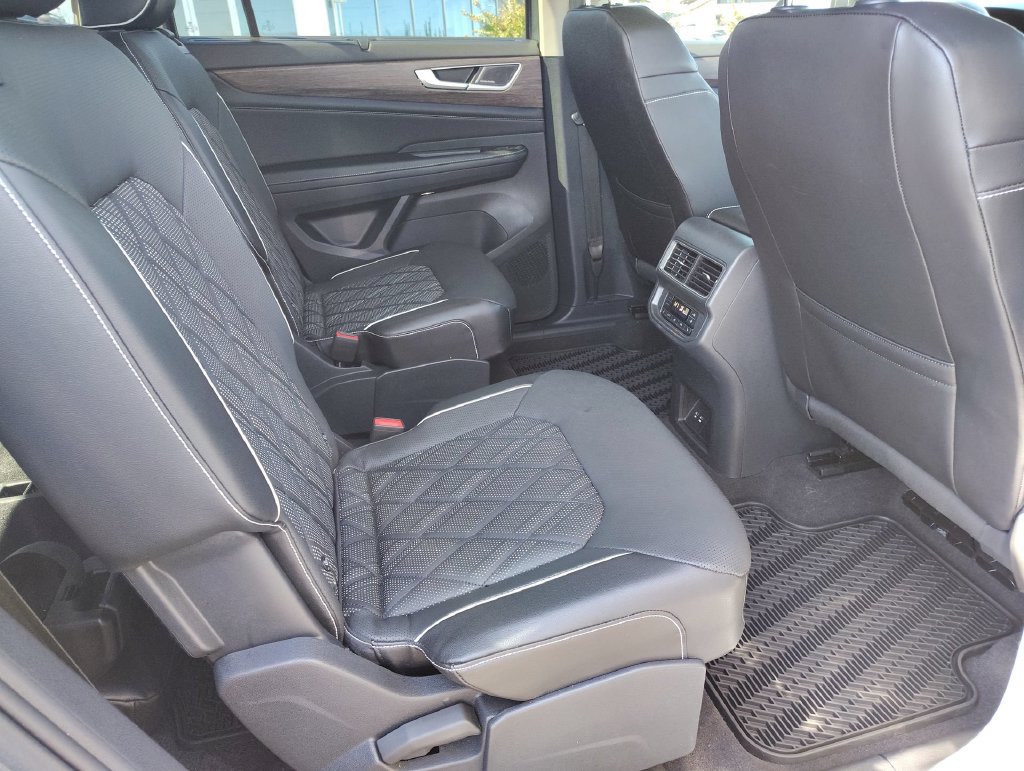 Used 2024 Volkswagen Atlas SEL Premium R-Line AWD/4WD image 26