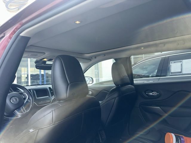 Used 2019 Jeep Cherokee Latitude Plus w/ Comfort/Convenience Group image 20