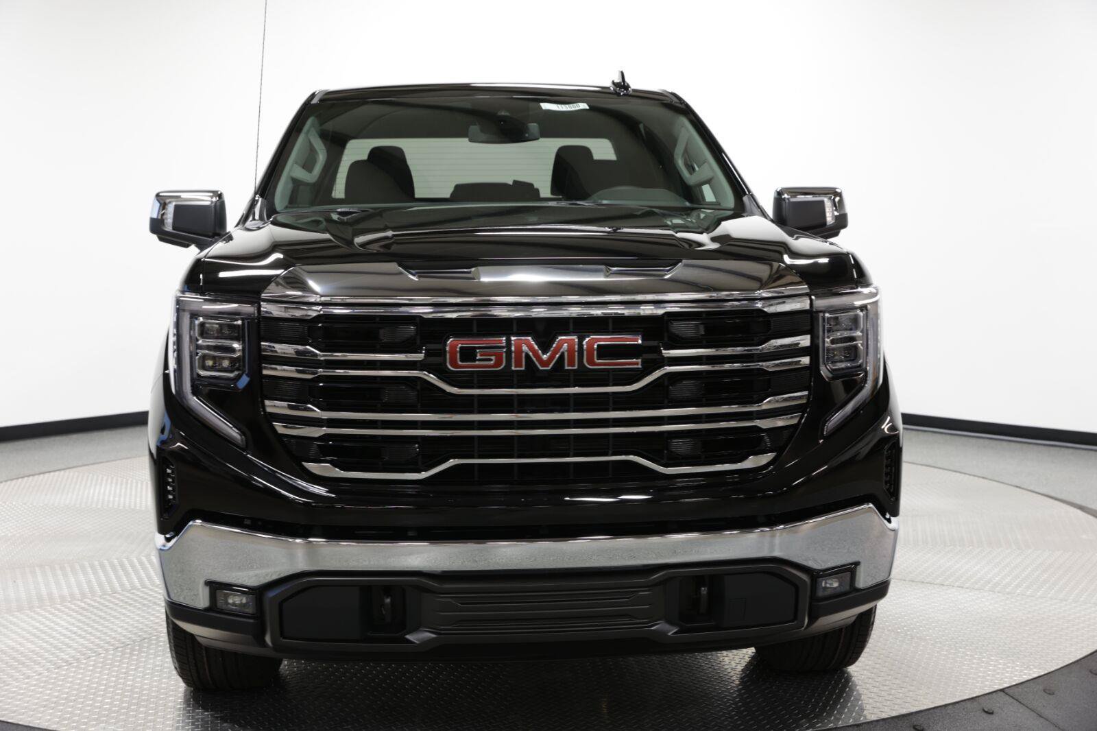 New 2026 GMC Sierra 1500 SLT AWD/4WD image 3