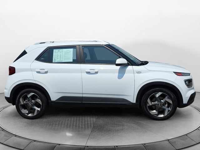 Used 2022 Hyundai Venue SEL FWD image 6