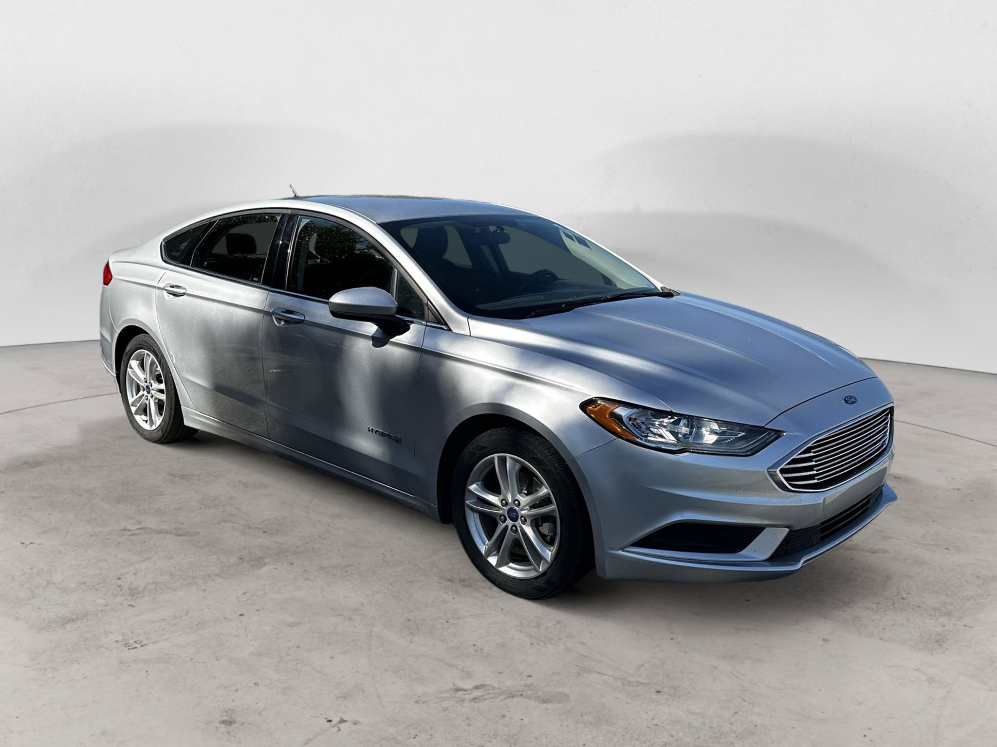 Used 2018 Ford Fusion SE FWD image 3