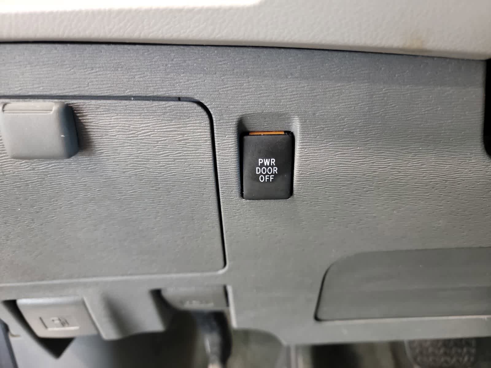 Used 2016 Toyota Sienna XLE FWD image 19
