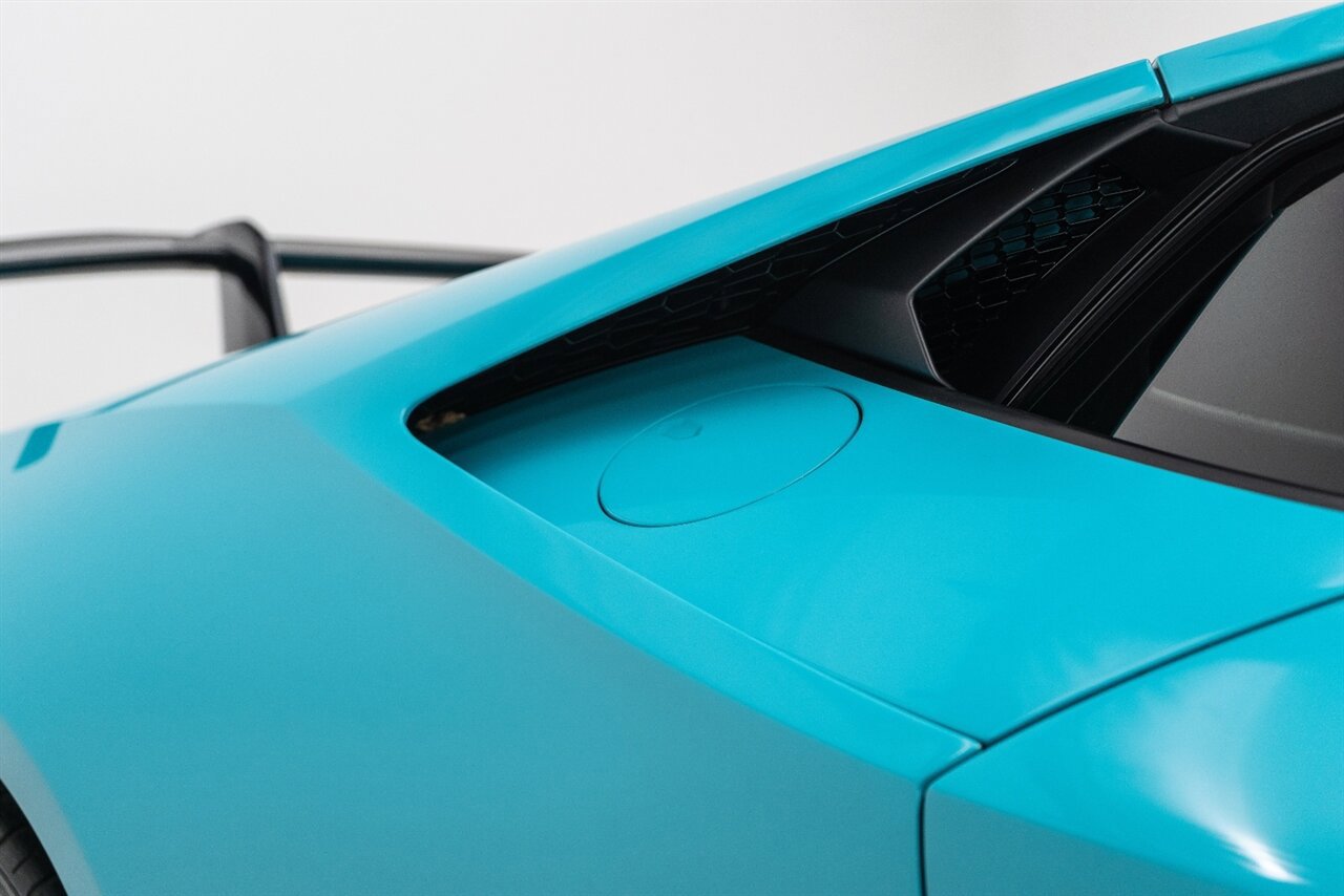 Used 2019 Lamborghini Huracan Performante AWD/4WD image 28