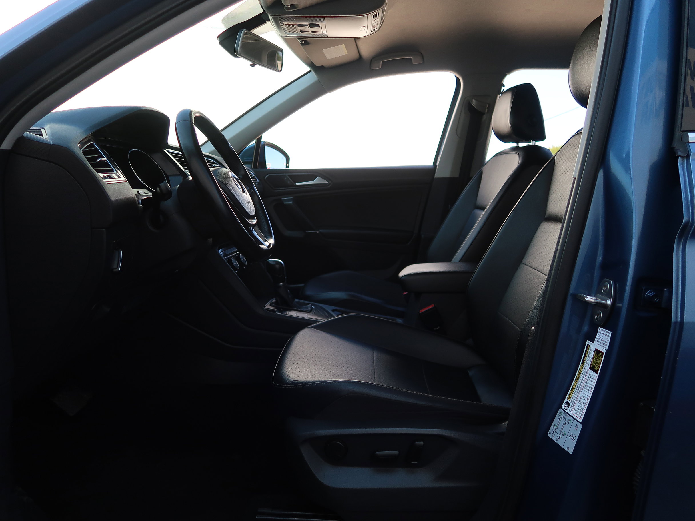 Used 2018 Volkswagen Tiguan SEL image 29