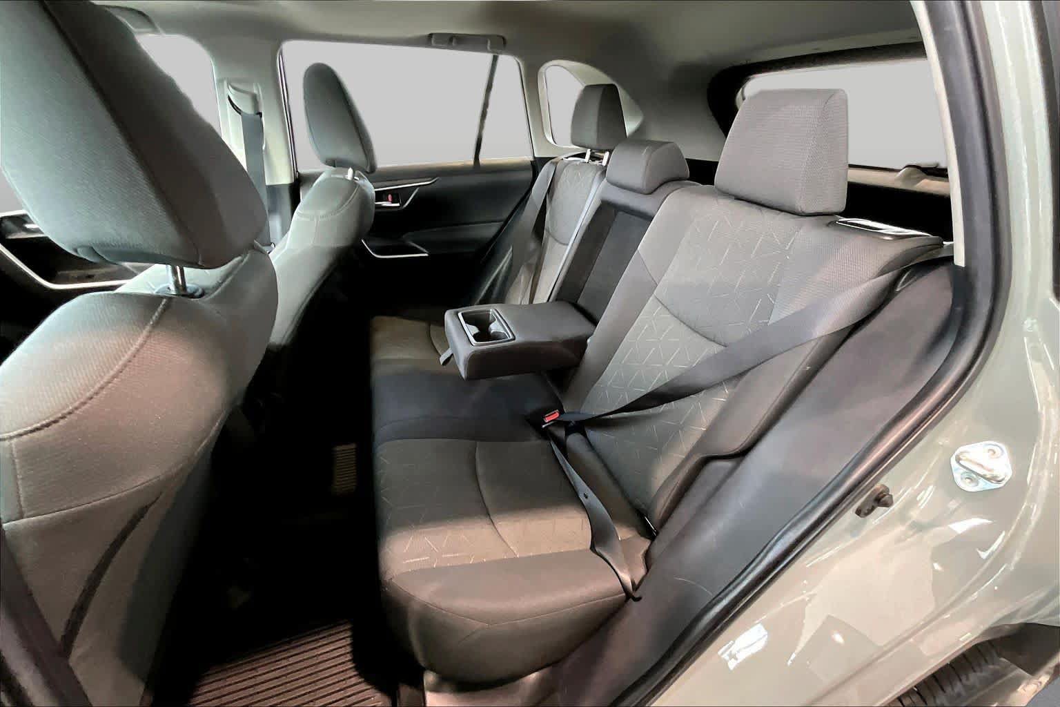 Used 2022 Toyota RAV4 XLE w/ Convenience Package FWD image 22