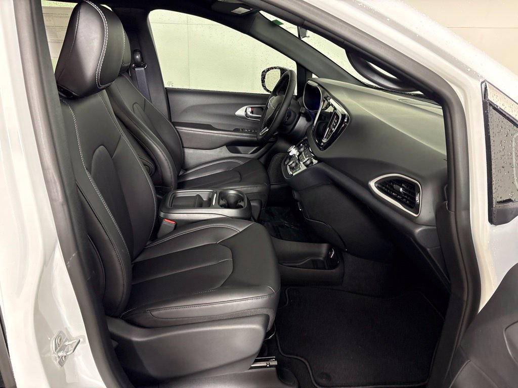 New 2027 Chrysler Pacifica LX FWD image 15