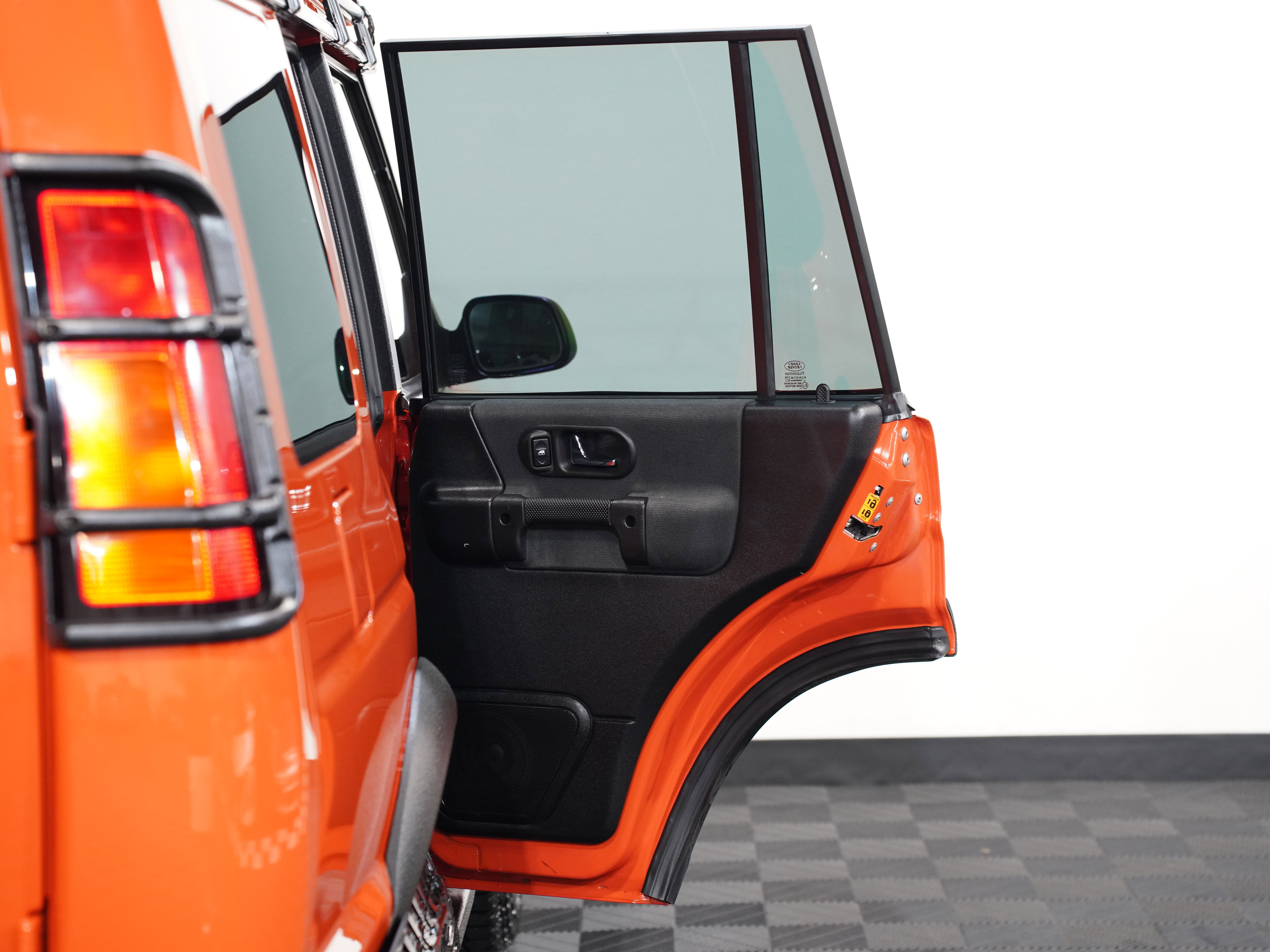 Used 2003 Land Rover Discovery S image 28