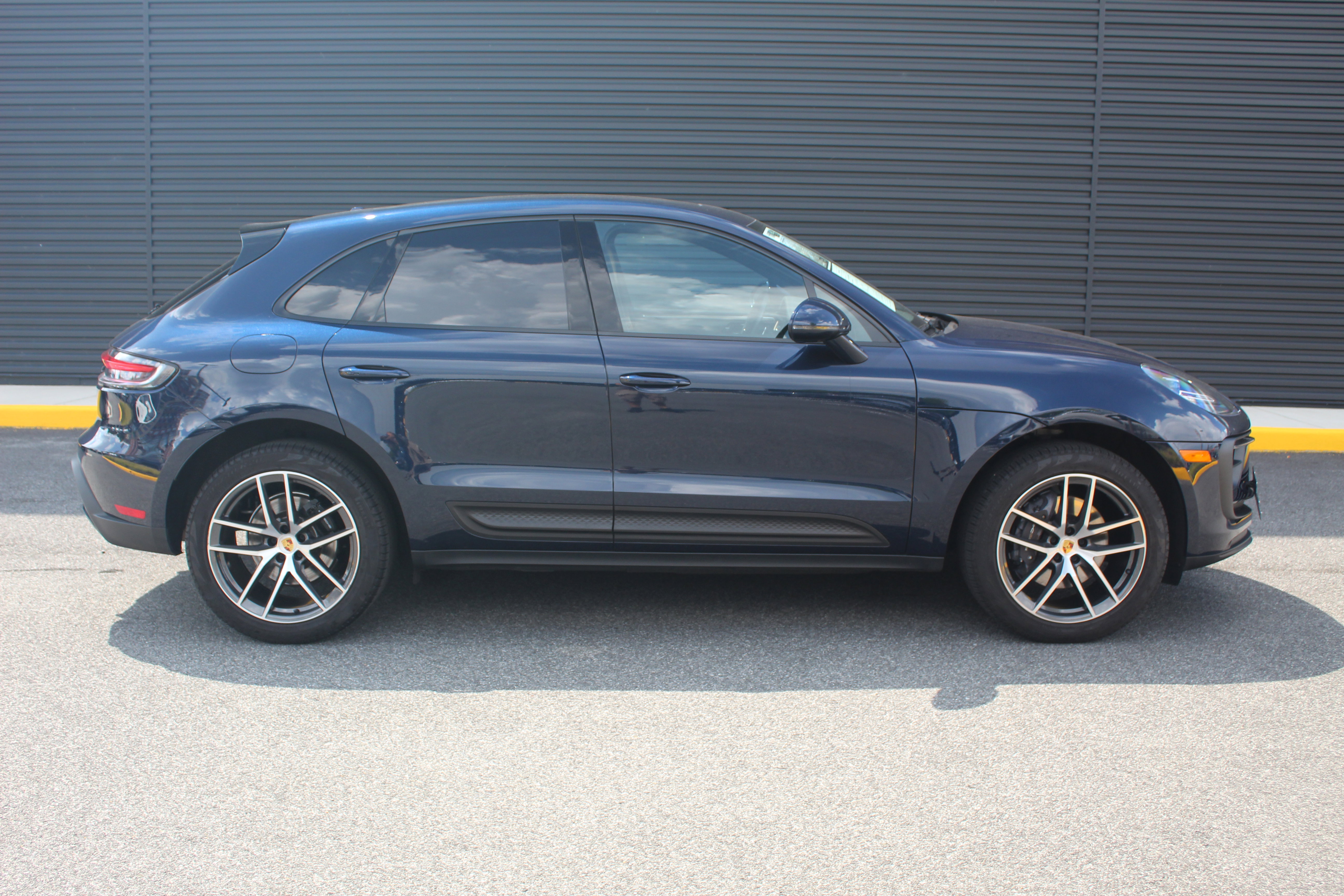 Certified 2022 Porsche Macan image 9