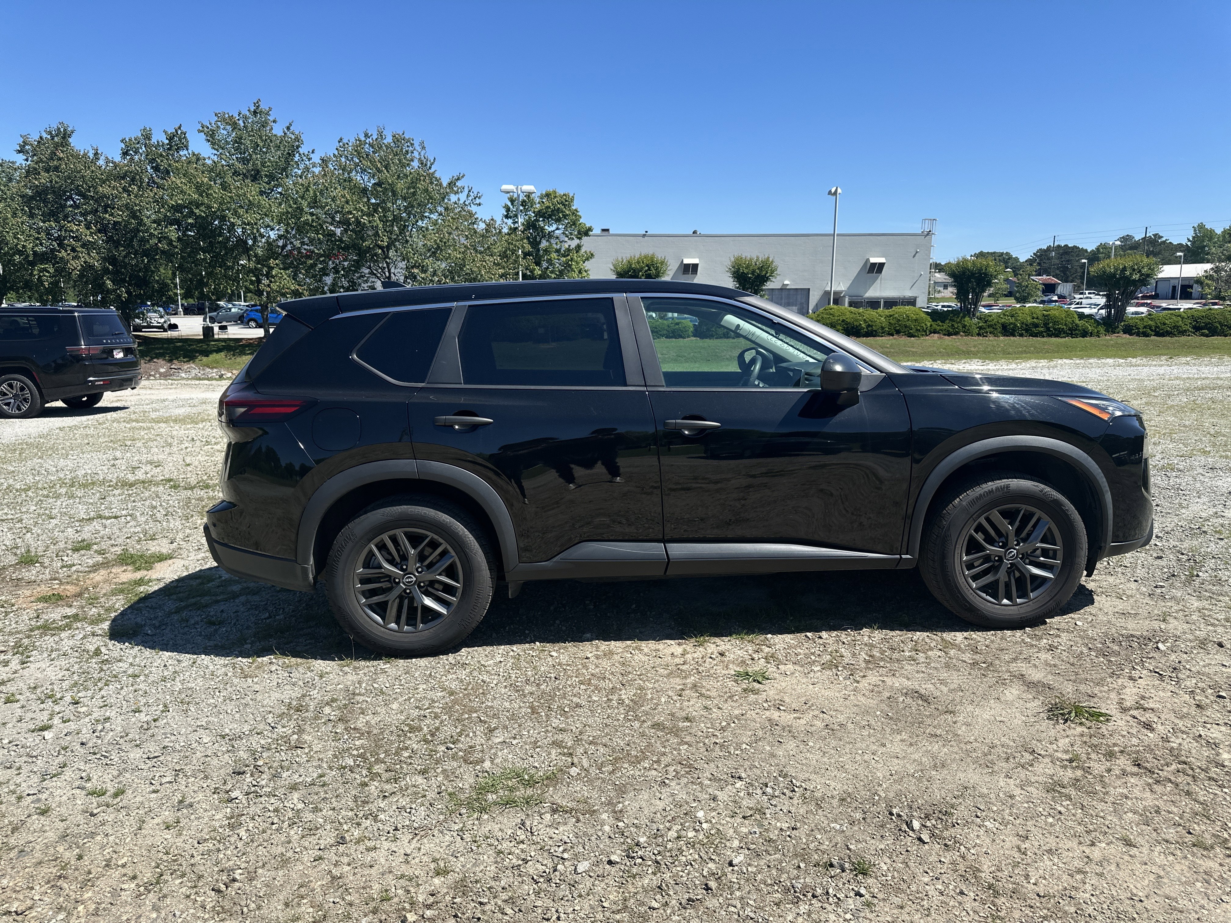 Used 2024 Nissan Rogue S FWD image 4